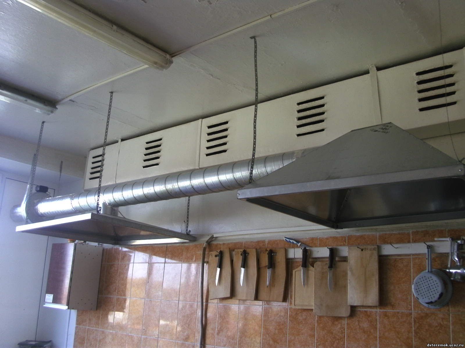 установка вентиляции на кухне с естественной вентиляцией